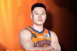 追逐梦想勇攀高峰!祝上海男篮球员李弘权24岁生日快乐🎂