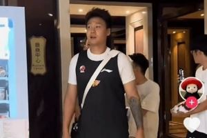 时光倒流既视感!赵睿随广东全运男篮备战 身穿宏远训练服亮相