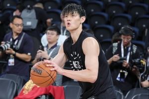 李宁鼓励曾凡博:要用体育精神激励自己 大胆地在赛场上去争取