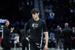 媒体人:今晚中国赛结束后 曾凡博先回北京处理签证 然后赴美归队