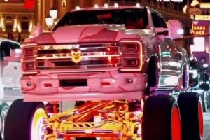 这也太酷了吧！米切尔·罗宾逊晒出自己的改装极限升高重型皮卡