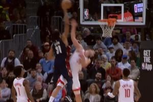  险些十佳！阿伦空切暴起势大力沉抡扣扣翻申京 裁判吹罚进攻犯规