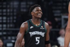  渐入佳境！森林狼断球反击 爱德华兹接迪文岑佐抛传完成空接暴扣